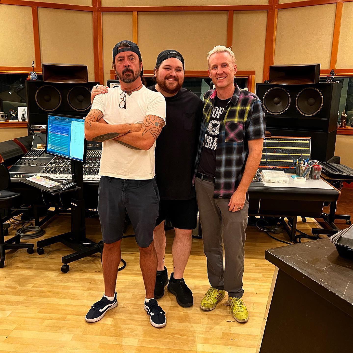 Josh Freese: All About Foo Fighters' New Drummer 1 dave grohl josh freese wolfgang van halen