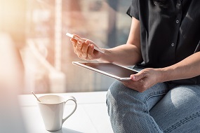 woman purchasing a memberships online